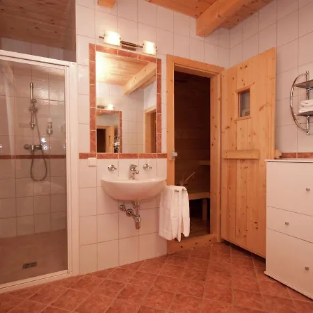 Serene Chalet In With Sauna אלטאוסיי